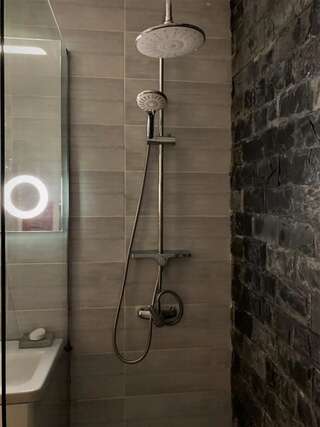Проживание в семье City center - big bedroom in luxury flat Бухарест Двухместный номер Делюкс с 1 кроватью (для 2 взрослых и 1 ребенка)-11